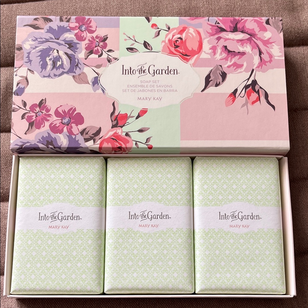 Mary Kay Into the Garden bar Soap Set - Pink and Green